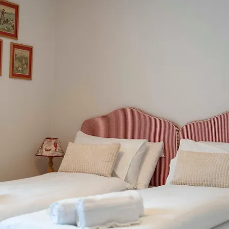 Casa Elegante, Vista Panoramica, 4 Camere, Chesa Saura La Punt-Chamues-ch